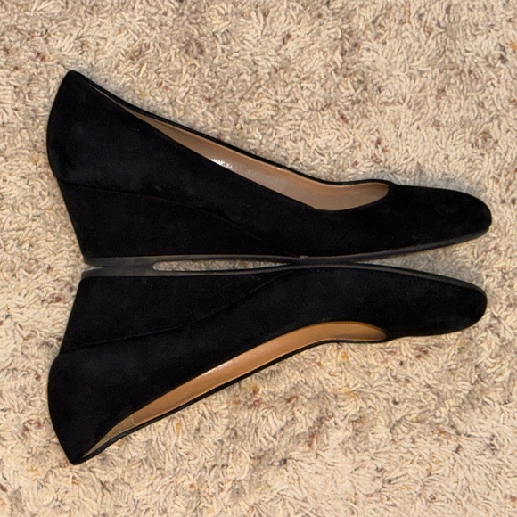 EUC Talbots Black Suede Round Closed Toe Wedge Size 8 - Picture 3 of 8
